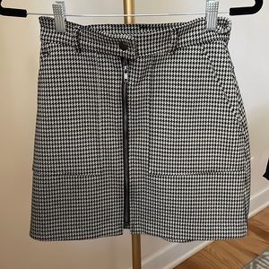 Zip front houndstooth skirt
